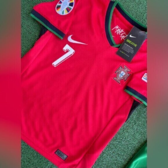 Kids Red and Green Soccer Matching Set - Picture 5 of 10